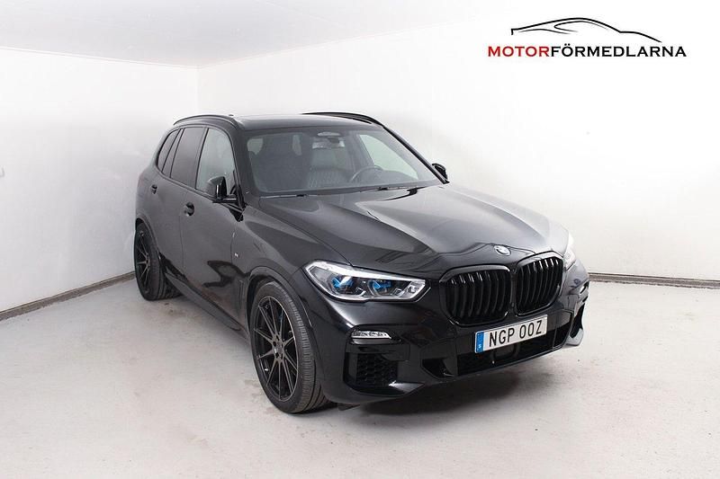 Svart Begagnad 2020 BMW X5 M Sport SUV | 774 900 kr (Marknadspris) - Bild 1/4