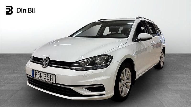 Vit Begagnad 2020 VW Golf VIII Edition Kombi | 199 900 kr (Marknadspris) - Bild 1/4