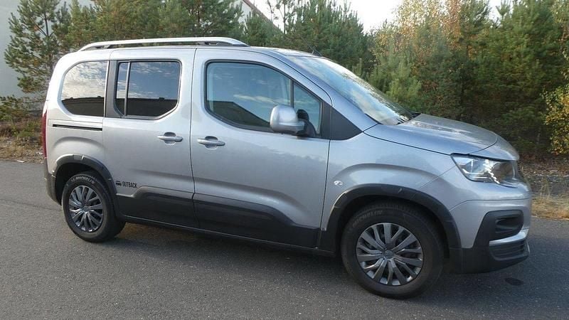 Grå Begagnad 2018 Peugeot Rifter Minibuss | 199 000 kr (Dyr) - Bild 1/4