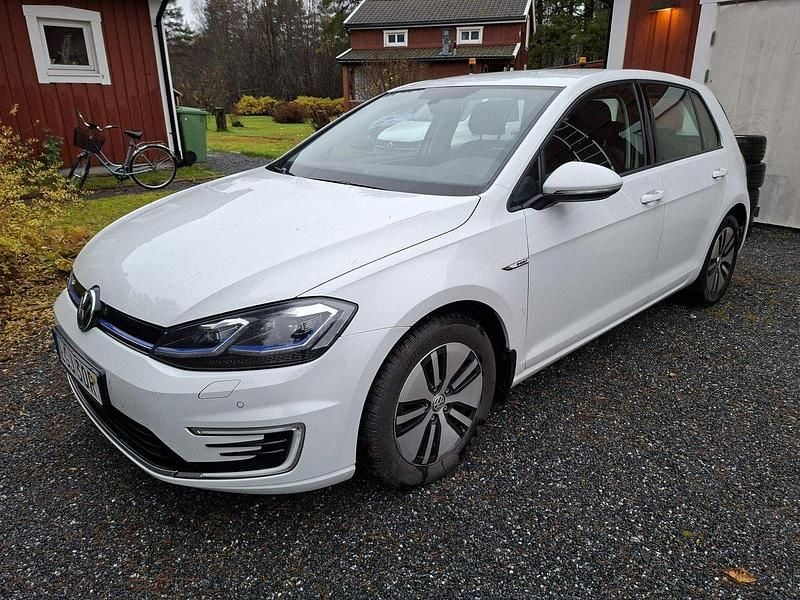 Vit Begagnad 2020 VW e-Golf Halvkombi | 130 000 kr (Bra pris) - Bild 1/4