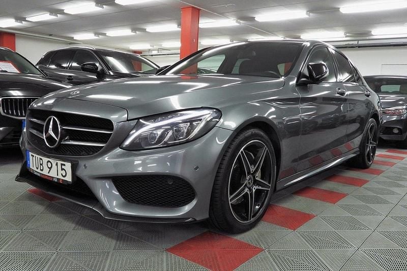Grå Begagnad 2017 Mercedes C220 AMG Sedan | 199 499 kr (Marknadspris) - Bild 1/4