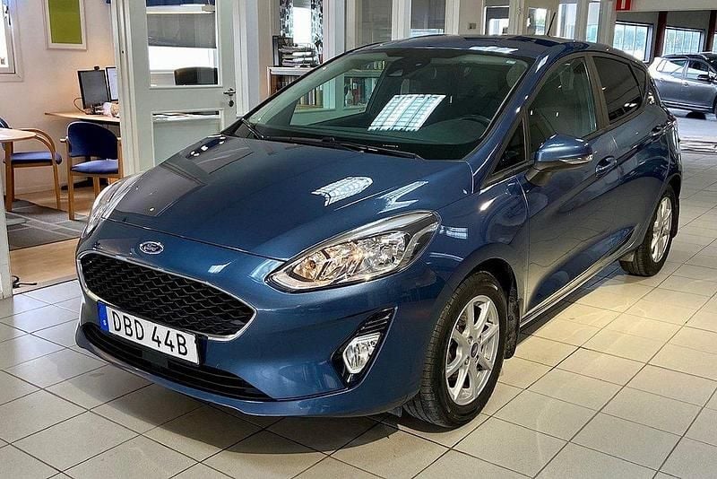 Blå Begagnad 2019 Ford Fiesta Trend Halvkombi | 119 800 kr (Lite dyr) - Bild 1/4