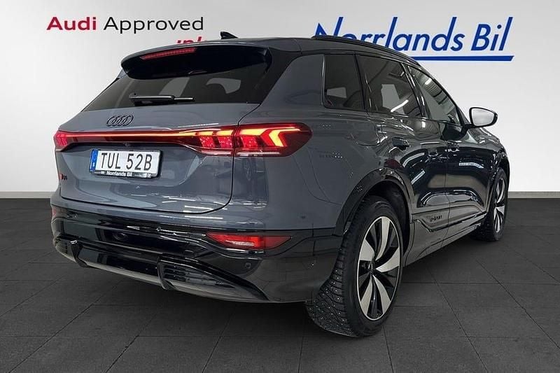 Begagnad Audi Q6 e-tron S-Line 285 kW (388 HK) 2024 Grå SUV