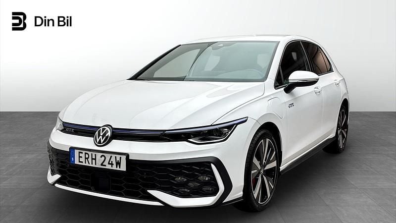 Vit Begagnad 2024 VW Golf VIII GTE Kombi | 459 900 kr - Bild 1/4