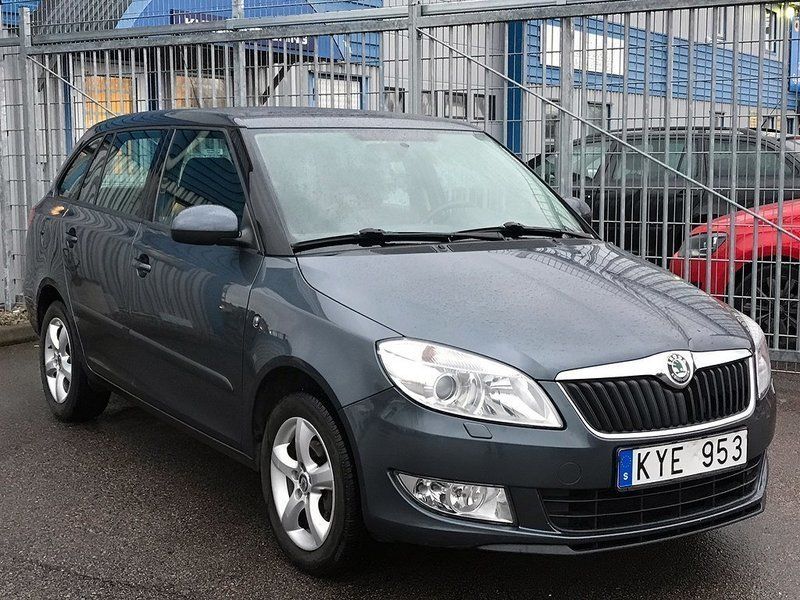 Begagnad Skoda Fabia 86 HK (63 kW) 2010 Mörkgrå Halvkombi