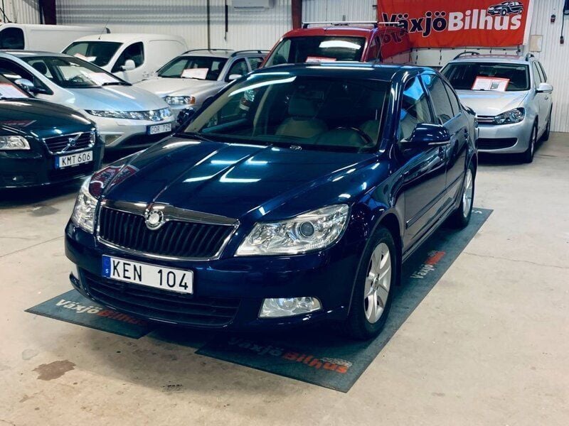Mörkblå Begagnad 2009 Skoda Octavia Halvkombi | 79 900 kr (Lite dyr) - Bild 1/4