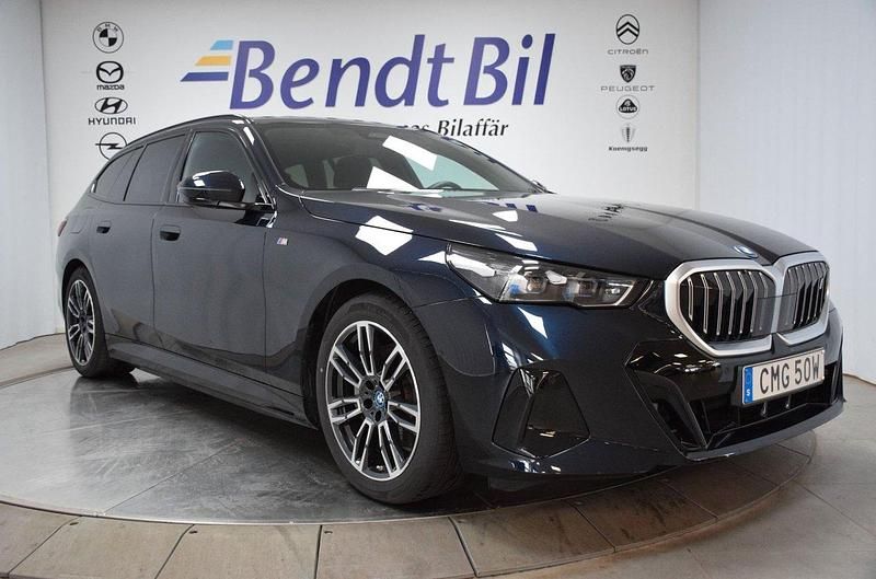 Carbonsvart metallic Begagnad 2024 BMW i5 M Sport Sedan | 699 500 kr - Bild 1/3