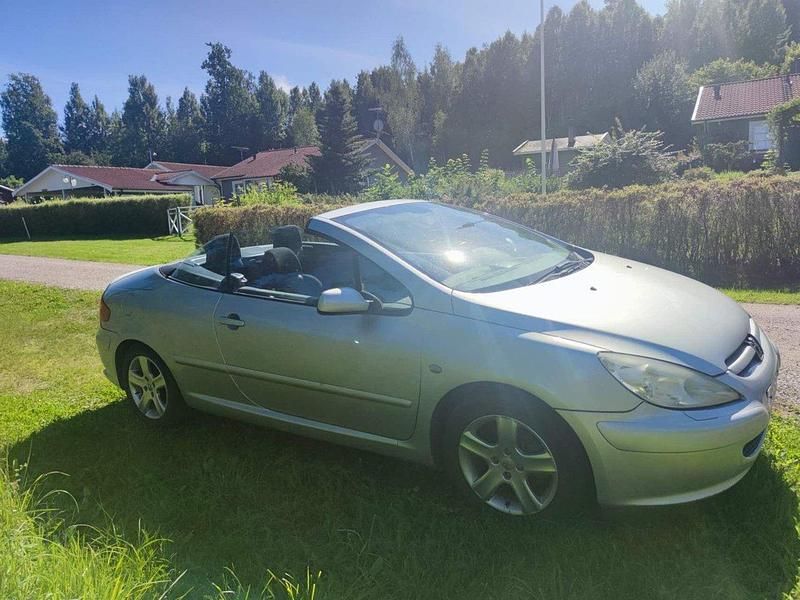Grå Begagnad 2004 Peugeot 307 CC Cab | 39 000 kr (Dyr) - Bild 1/4