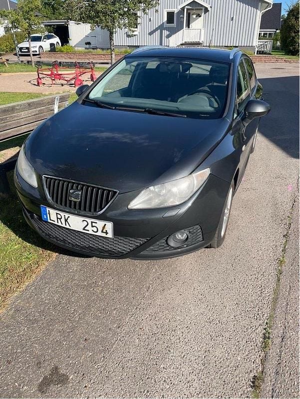 Grå Begagnad 2011 Seat Ibiza Style Halvkombi | 28 000 kr (Bra pris) - Bild 1/4