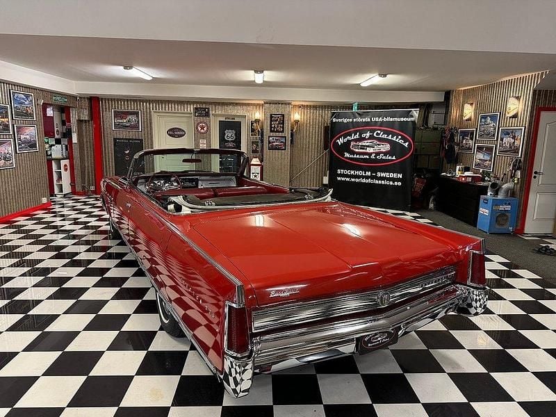 Begagnad Buick Electra 325 HK (239 kW) 1964 Röd Cab