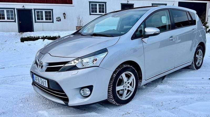 Begagnad 2017 Toyota Verso Multidrive S Minibuss | 179 000 kr (Marknadspris) - Bild 1/4
