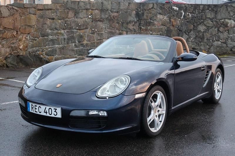 Mörkblå Begagnad 2005 Porsche Boxster Cab | 209 900 kr - Bild 1/4