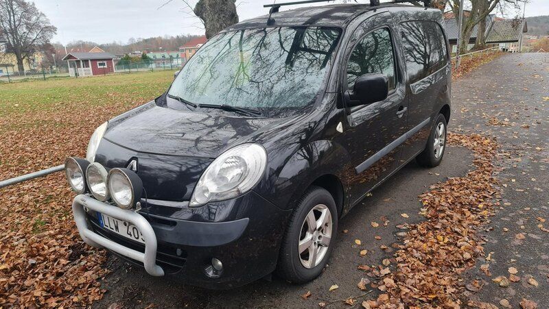 Svart Begagnad 2012 Renault Kangoo Minibuss | 39 900 kr (Marknadspris) - Bild 1/4