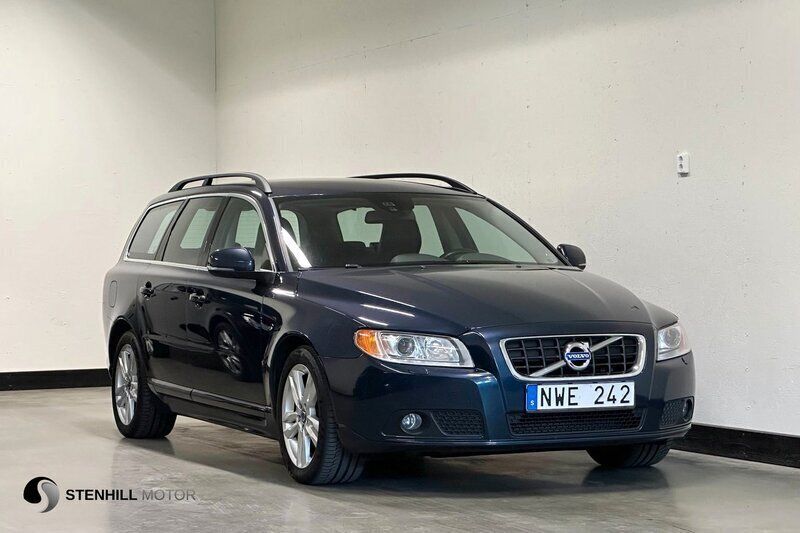 Mörkblå (blå) Begagnad 2013 Volvo V70 Momentum Kombi | 114 900 kr (Marknadspris) - Bild 1/4