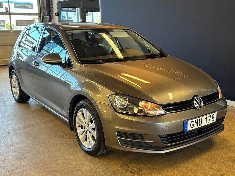 Grå Begagnad 2014 VW Golf VII Edition Halvkombi | 99 000 kr (Marknadspris) - Bild 1/4