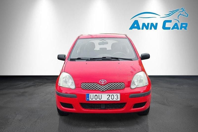 Röd Begagnad 2003 Toyota Yaris Halvkombi | 13 000 kr (Superpris) - Bild 1/4