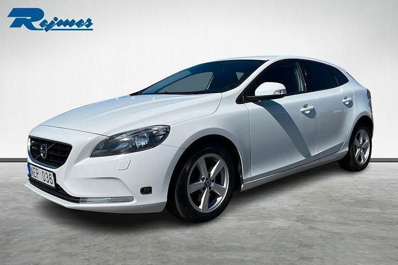 Vit Begagnad 2012 Volvo V40 Kinetic Kombi | 104 100 kr (Marknadspris) - Bild 1/4