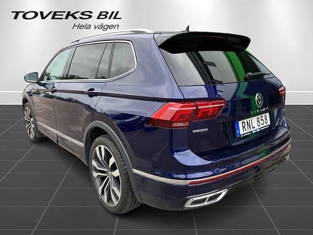 Blå Begagnad 2022 VW Tiguan Allspace R-line SUV | 389 900 kr (Marknadspris) - Bild 1/2