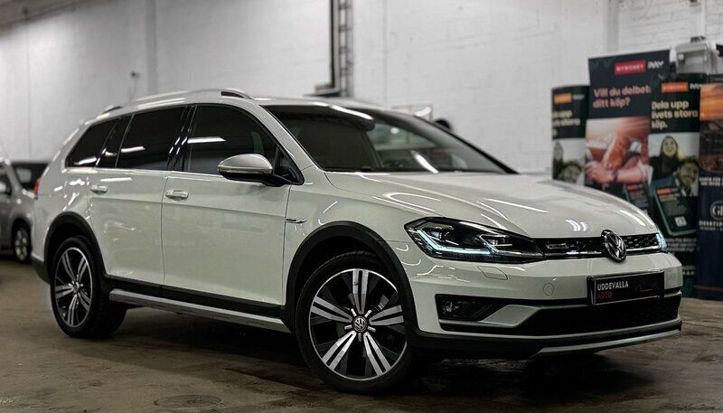 Vit Begagnad 2017 VW Golf Alltrack Kombi | 159 900 kr (Marknadspris) - Bild 1/4