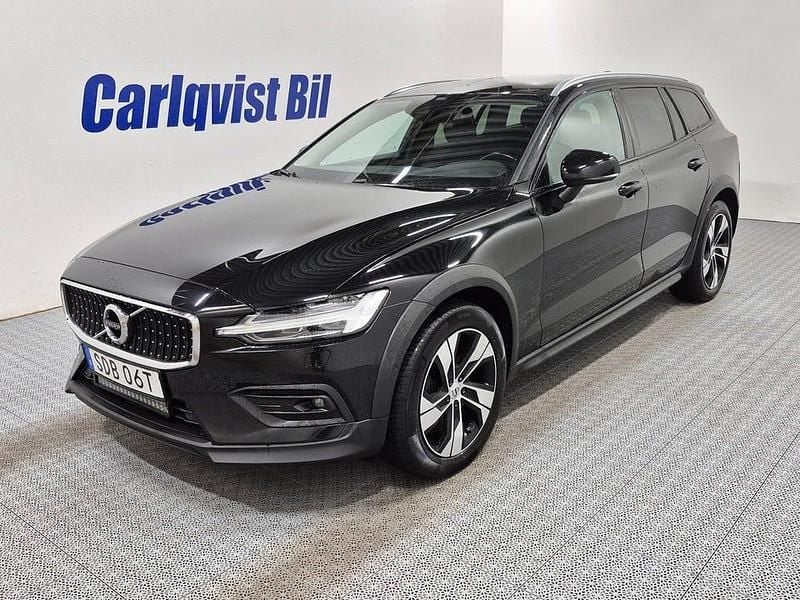 Svart Begagnad 2021 Volvo V60 CC Kombi | 299 000 kr (Marknadspris) - Bild 1/4