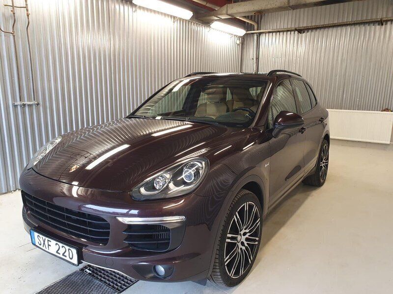 Brun Begagnad 2015 Porsche Cayenne SUV | 339 000 kr (Bra pris) - Bild 1/4