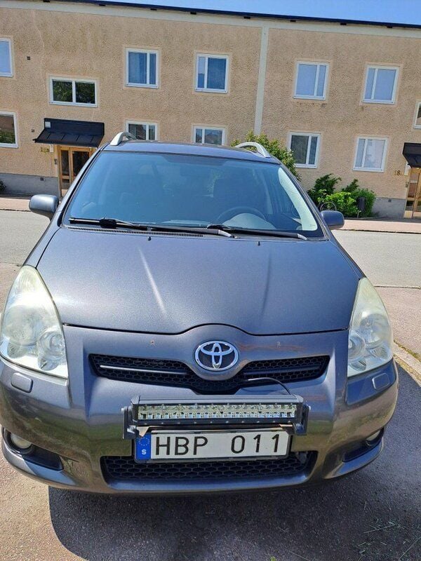 Grå Begagnad 2009 Toyota Corolla Verso Minibuss | 30 000 kr (Superpris) - Bild 1/4