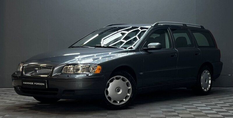 Grå Begagnad 2006 Volvo V70 Kombi | 59 900 kr (Dyr) - Bild 1/4