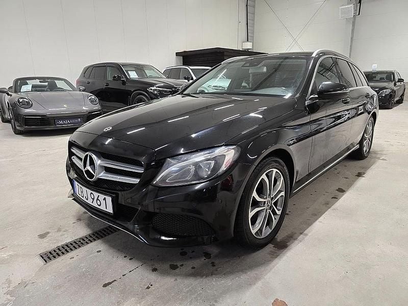 Svart Begagnad 2017 Mercedes C180 Avantgarde Kombi | 199 500 kr (Marknadspris) - Bild 1/4
