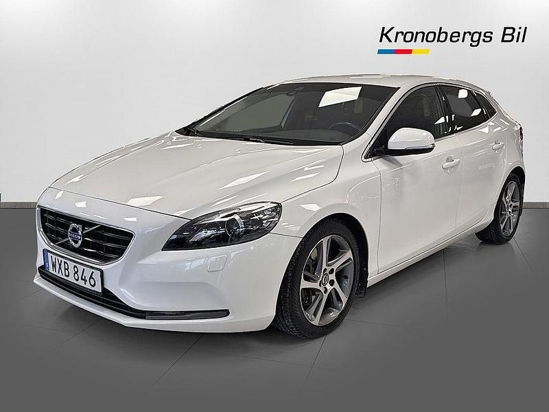 Vit Begagnad 2015 Volvo V40 Momentum Kombi | 109 900 kr (Marknadspris) - Bild 1/4