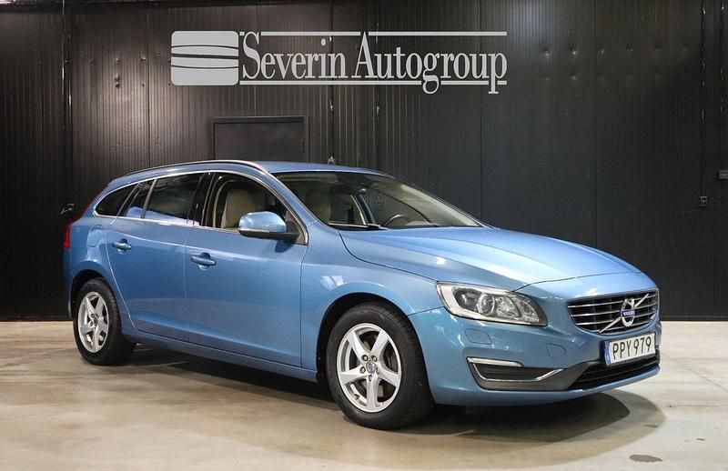 Blå Begagnad 2014 Volvo V60 Kombi | 139 000 kr (Marknadspris) - Bild 1/4