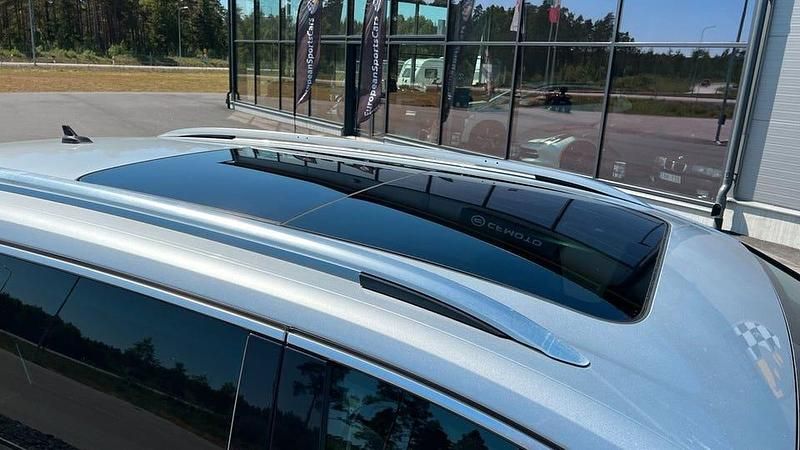 Begagnad VW Sharan 141 HK (103 kW) 2011 Silver Minibuss