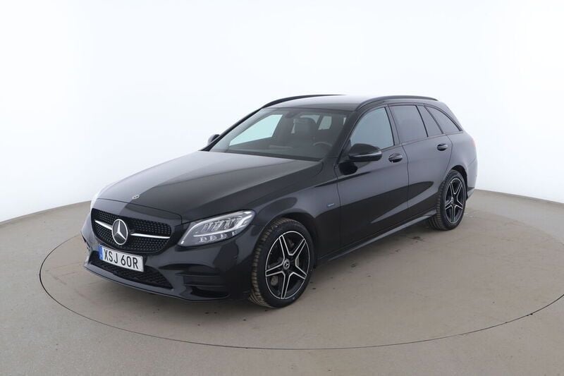 Svart Begagnad 2020 Mercedes C300e AMG line Kombi | 309 000 kr (Bra pris) - Bild 1/4