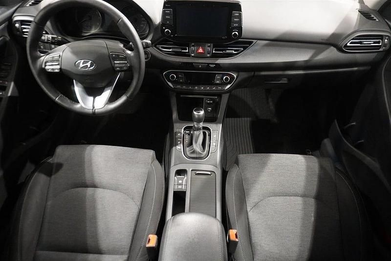 Begagnad Hyundai i30 Essential 120 HK (88 kW) 2022 Vit Kombi