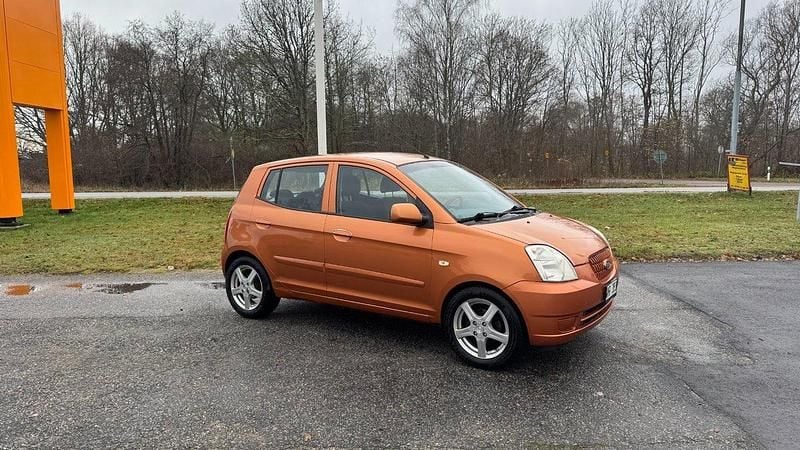 Orange Begagnad 2004 Kia Picanto EX Halvkombi | 29 800 kr (Bra pris) - Bild 1/4