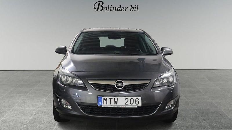 Begagnad Opel Astra Enjoy 140 HK (102 kW) 2011 Grå Halvkombi