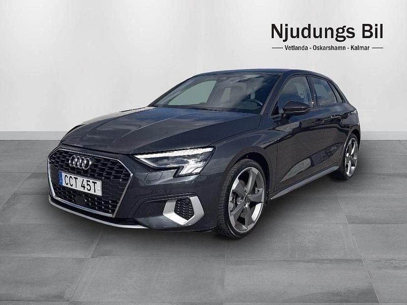 Mörkgrå Begagnad 2022 Audi A3 Sportback Comfort Halvkombi | 269 000 kr (Lite dyr) - Bild 1/4