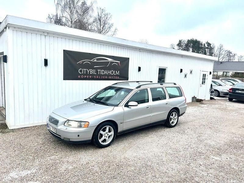 Begagnad Volvo V70 Kinetic 209 HK (153 kW) 2005 Ljusgrå Kombi