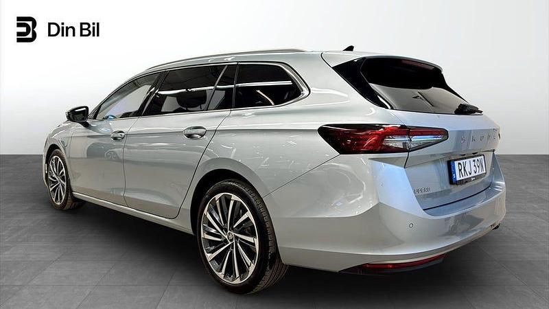 Begagnad Skoda Superb LAURIN & KLEMENT 150 HK (110 kW) 2024 Silver Kombi