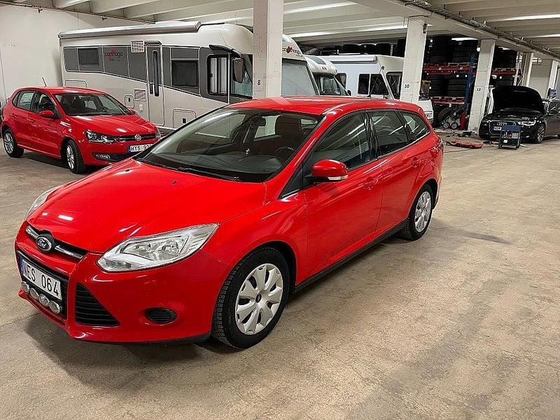 Röd Begagnad 2012 Ford Focus Trend Kombi | 39 800 kr (Marknadspris) - Bild 1/4