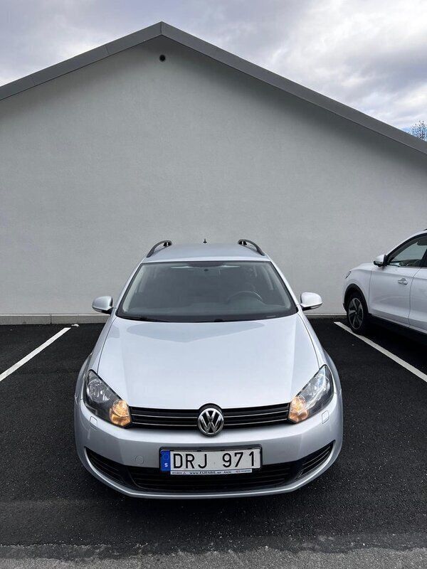 Silver Begagnad 2012 VW Golf VII Kombi | 44 000 kr (Superpris) - Bild 1/4
