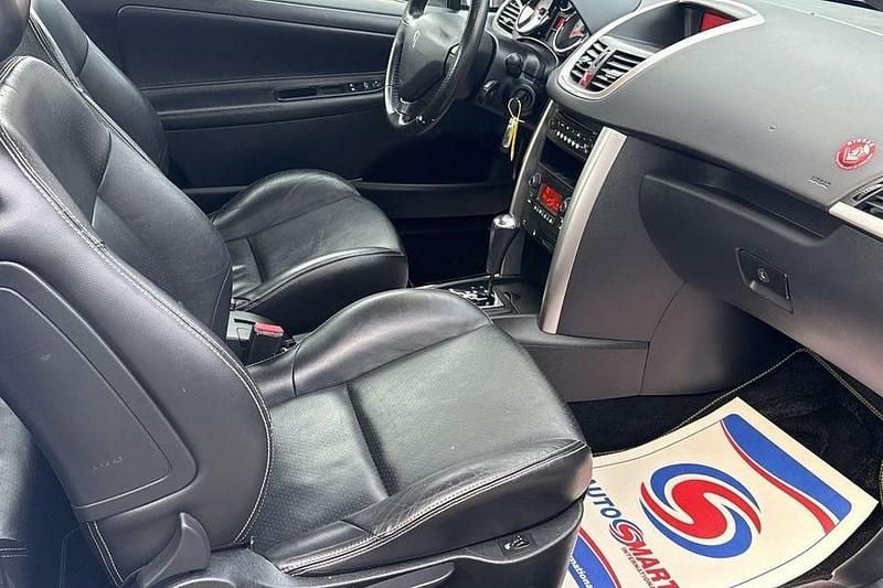 Begagnad Peugeot 207 CC 120 HK (88 kW) 2010 Vit Cab