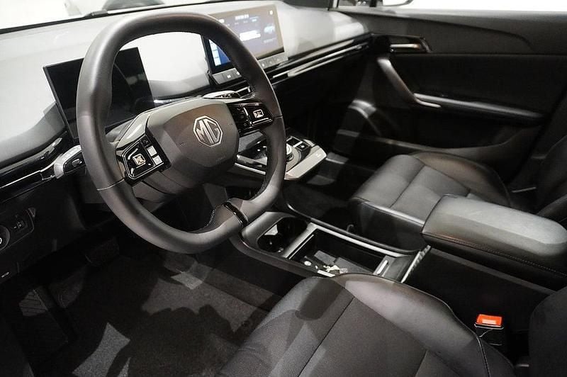 Begagnad MG MG4 EV Luxury 150 kW (204 HK) 2022 Dover white Halvkombi