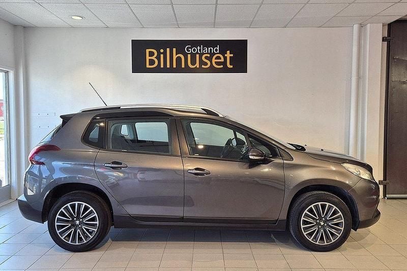 Mörkgrå (grå) Begagnad 2016 Peugeot 2008 SUV | 77 800 kr (Marknadspris) - Bild 1/4