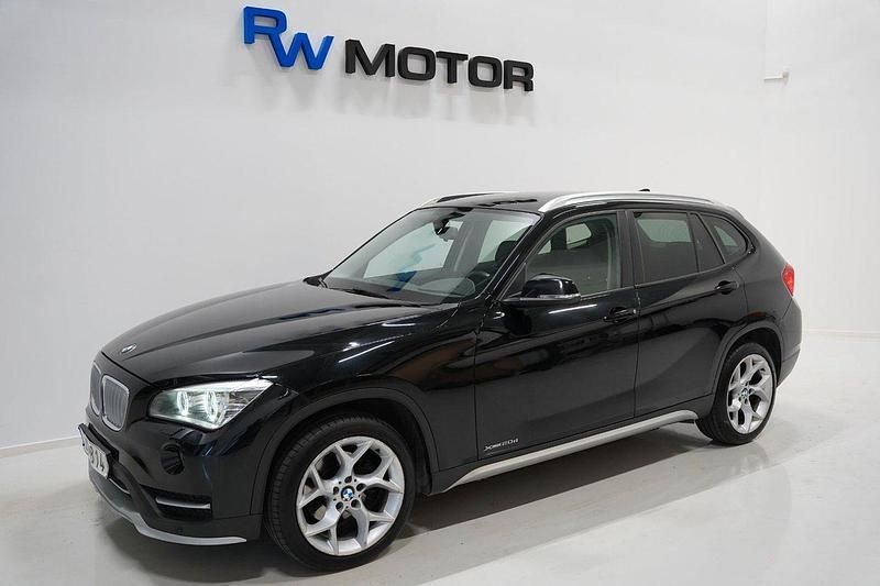 Svart Begagnad 2014 BMW X1 xLine SUV | 134 800 kr (Marknadspris) - Bild 1/4