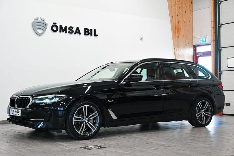 Svart Begagnad 2023 BMW 530 Kombi | 316 800 kr - Bild 1/4