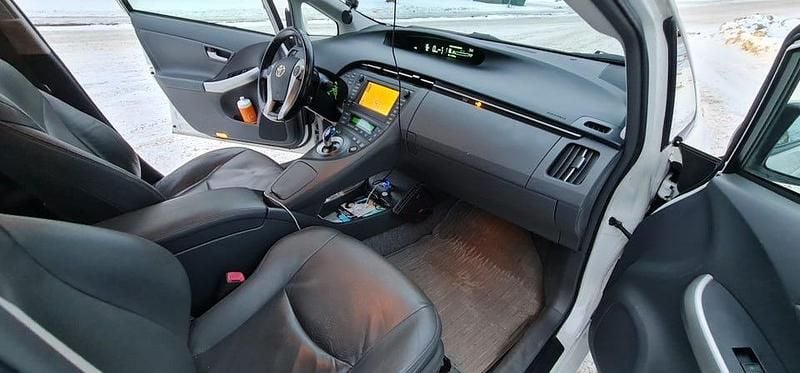 Begagnad Toyota Prius 136 HK (100 kW) 2010 Halvkombi