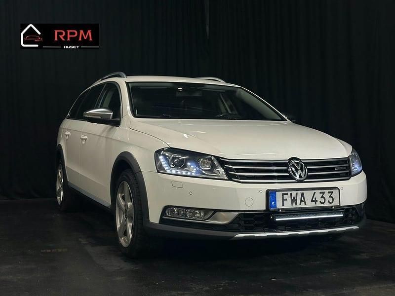 Vit Begagnad 2015 VW Passat Alltrack Kombi | 134 900 kr (Bra pris) - Bild 1/4