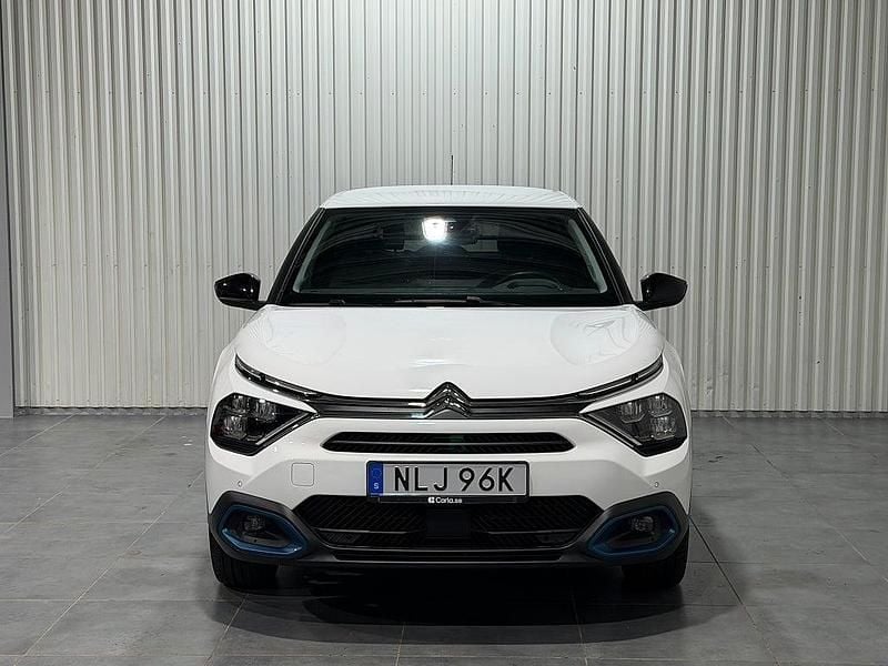 Begagnad Citroën e-C4 100 kW (136 HK) 2023 Vit Halvkombi