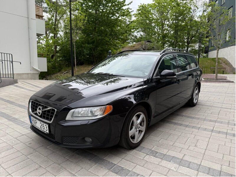 Svart Begagnad 2013 Volvo V70 Kombi | 125 000 kr (Marknadspris) - Bild 1/4