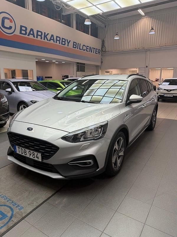 Grå Begagnad 2020 Ford Focus Active Kombi | 139 900 kr - Bild 1/4